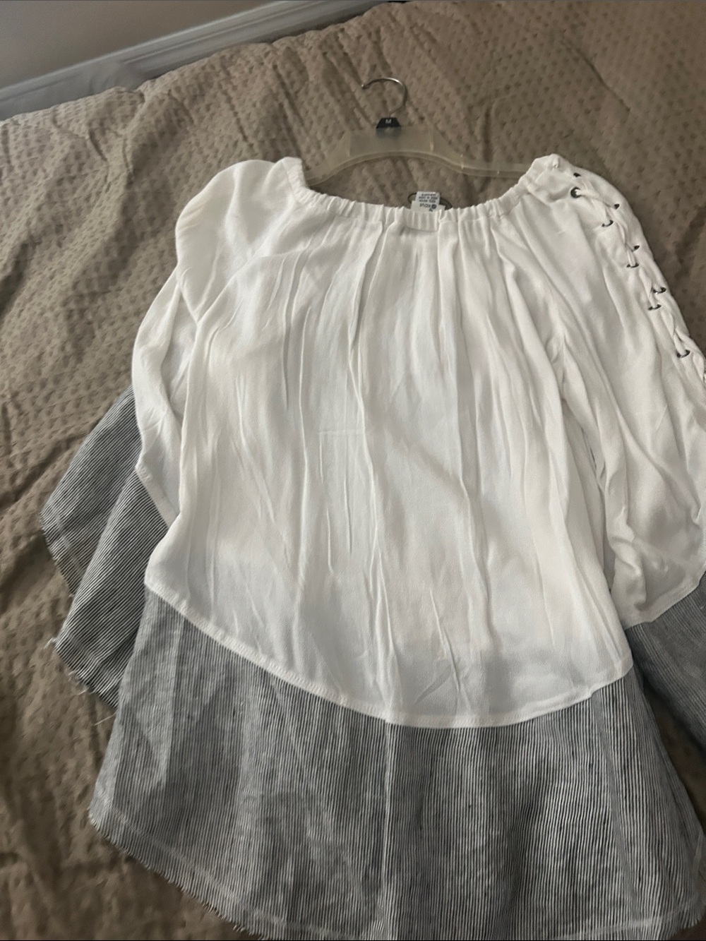 🇺🇸 Mind Set by XCVI White Linen Peasant Blouse with embroidered Blue Floral Trim - Picture 5 of 7